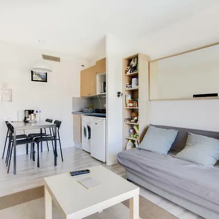 Hostnfly - Apt 4 People - Seaside - Pool + Balcony
